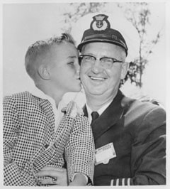 Roger Woodward gives a sign of appreciation to the captain of the Maid of the Mist for his rescue from the Niagara River after his miraculous trip over the falls.